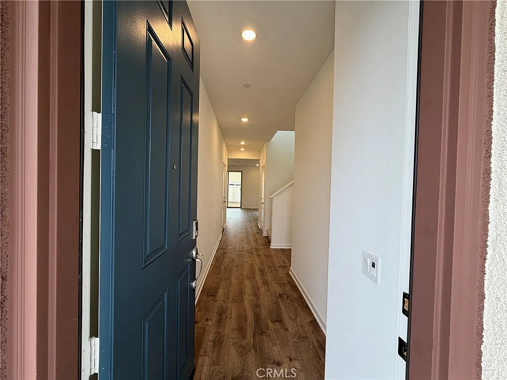 4 bed, 2296 sqft, $3,800 — Photo 2