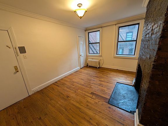 4th image of 113 1/2 W 15th St APT 2W
