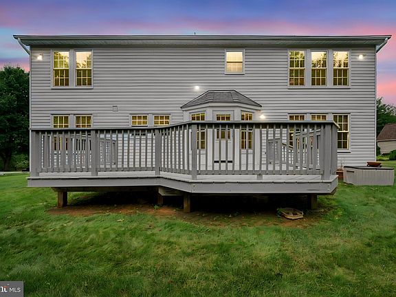3rd image of 7 Raindrop Cir