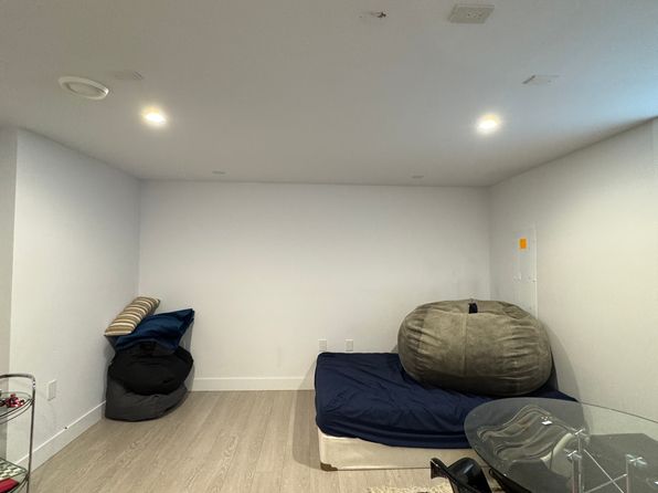 5 bedroom rental in Coquitlam — photo 11