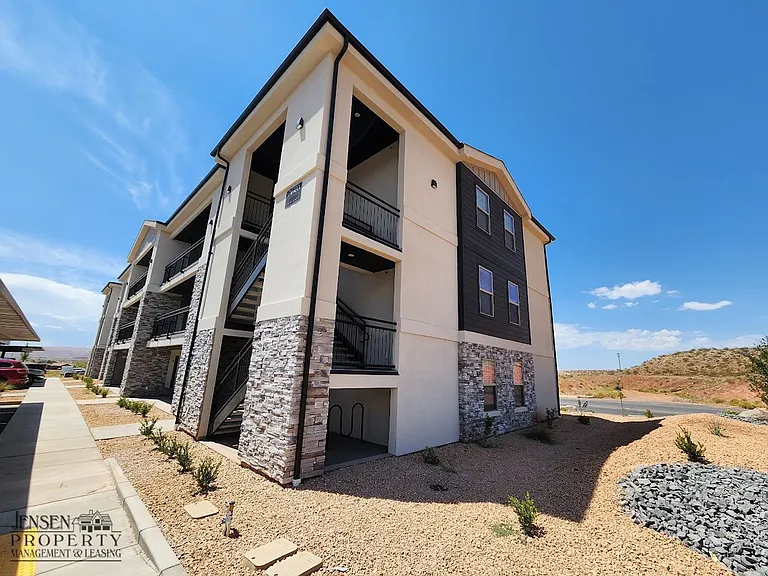 133 N Rock Canyon St #J105 — Photo 5