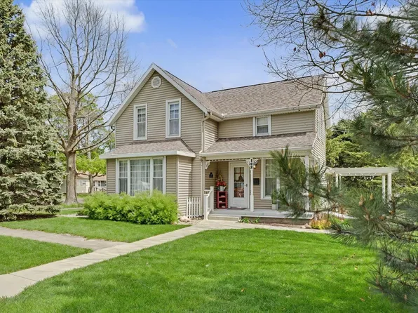 102 S Wood St, Gibson City, IL 60936