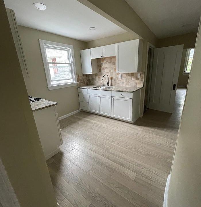 1st image of 284 Linden Ave