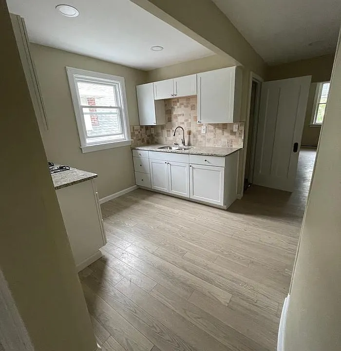 284 Linden Ave #UPPER