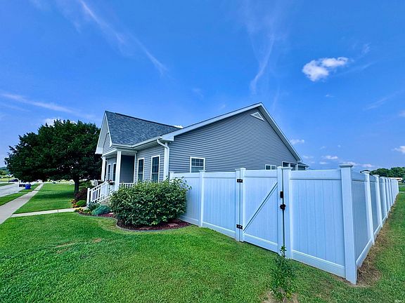 3rd image of 970 Dora Ln