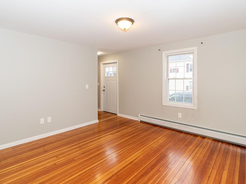 18 Chestnut St Windsor Locks, CT Zillow Apartments for Rent in