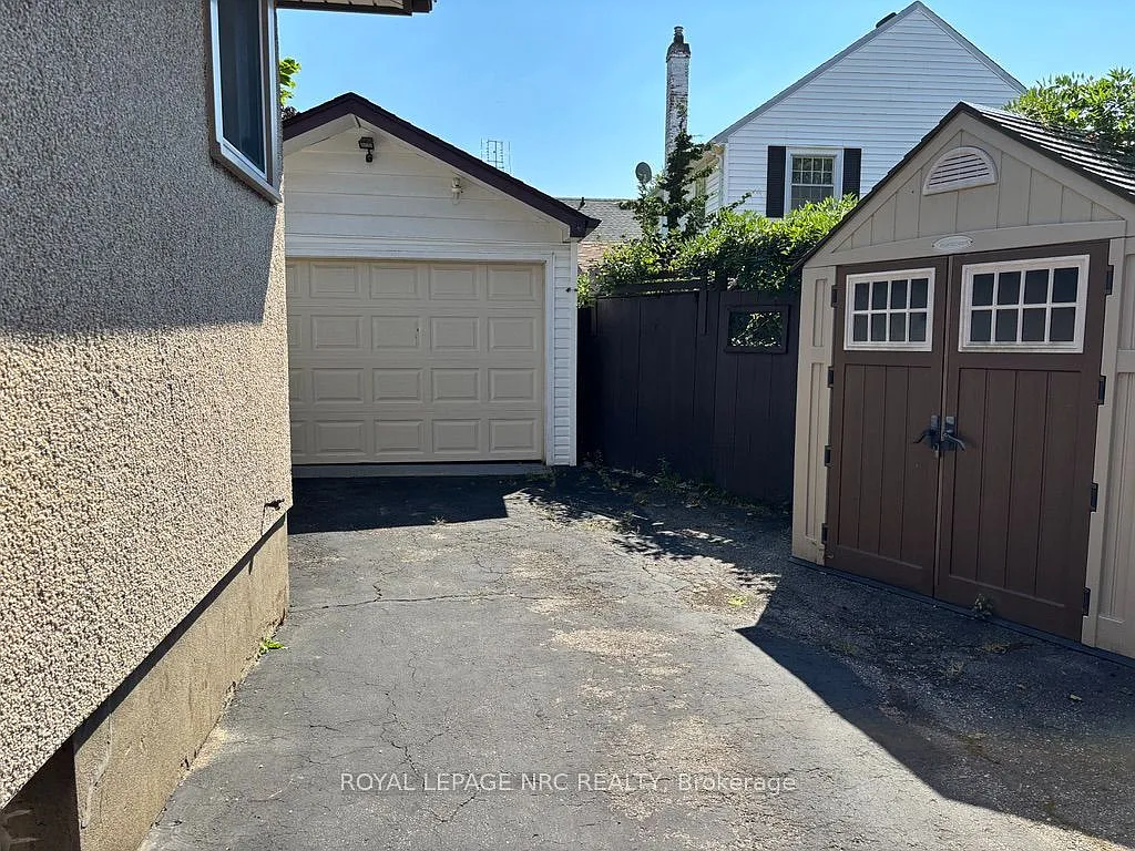 4 bed, $3,048 — Photo 2