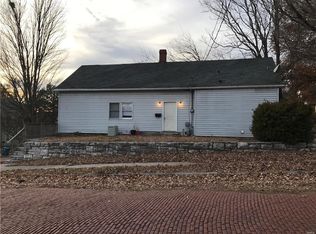 1126 E 5th St, Alton, IL 62002