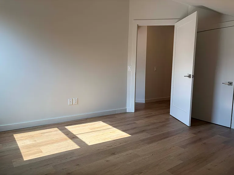 20 W 3rd St #3 — Photo 14