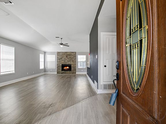 2nd image of 5933 Fox Dr