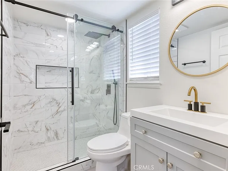 320 W Truslow Ave #D — Photo 11