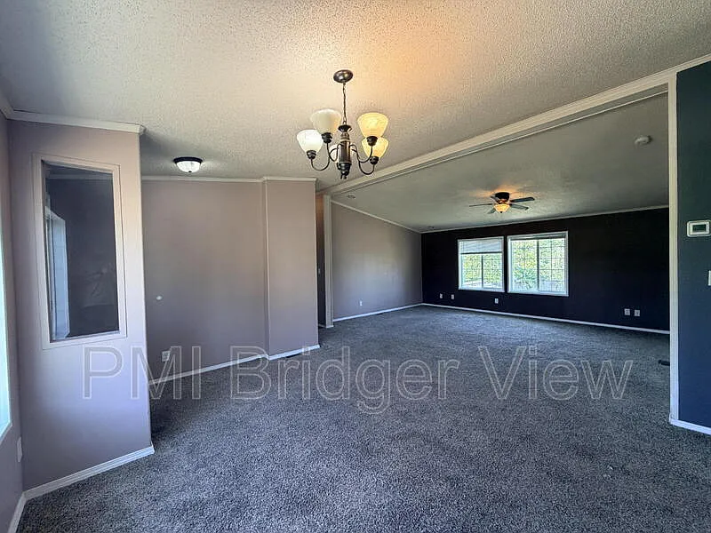 3 bed, 2.0 bath, 1458 sqft, $2,400 — Photo 4