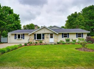 25 Cresthaven Dr, Burlington, MA 01803