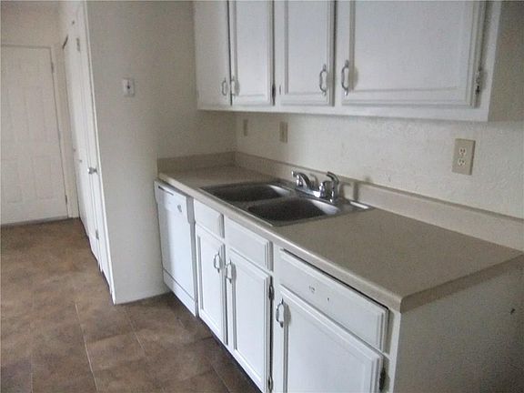 5th image of 7433 Sandhurst Ln S