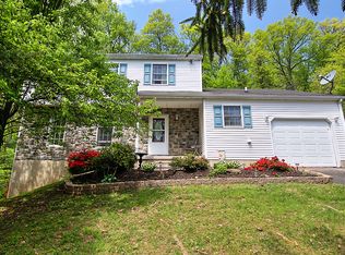 2153 Hollyberry Ct, Pottstown, PA 19464