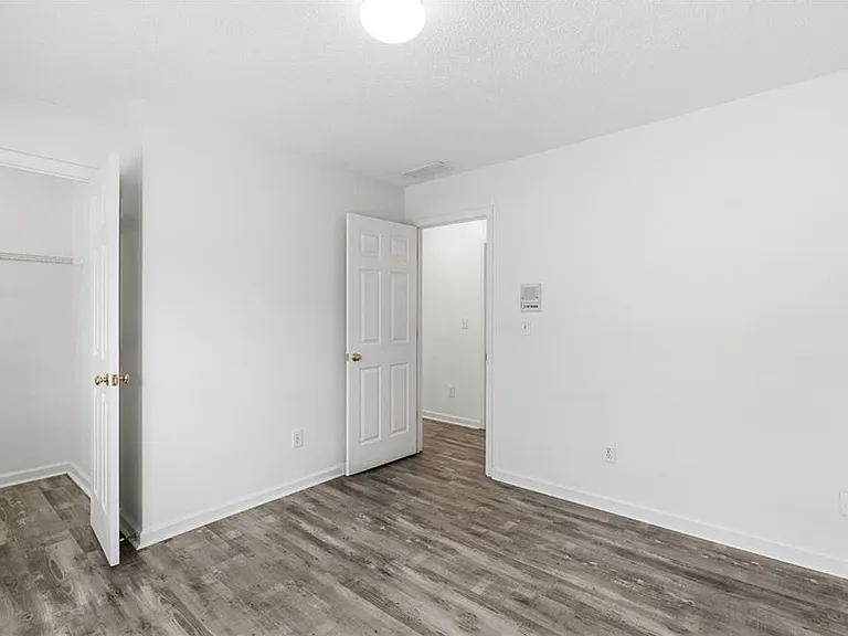 6430 Barwick Ln — Photo 30