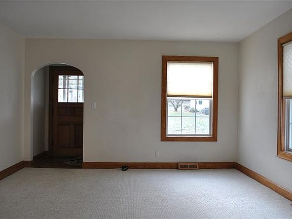 2nd image of 104 Greenup St