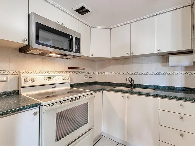 14 Calle Marseilles — Photo 18