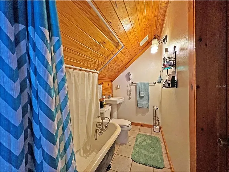 231 N Park Ave — Photo 24