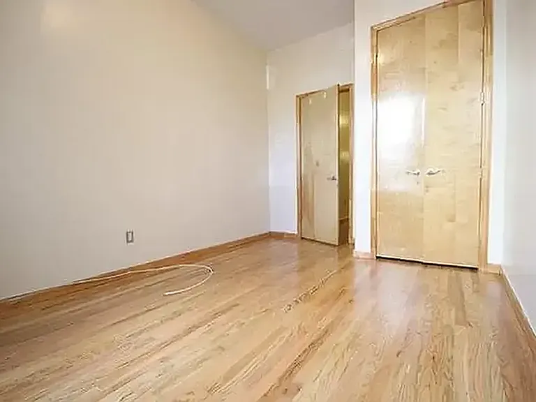 304 Stanhope St #1R — Photo 6