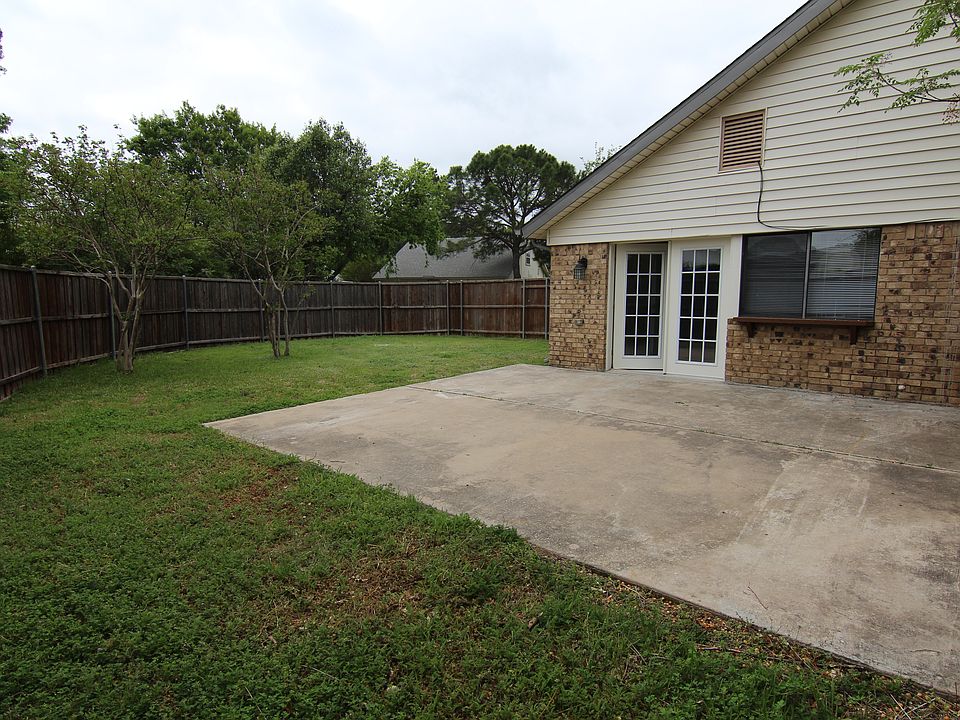 2nd image of 830 Holly Oak Dr