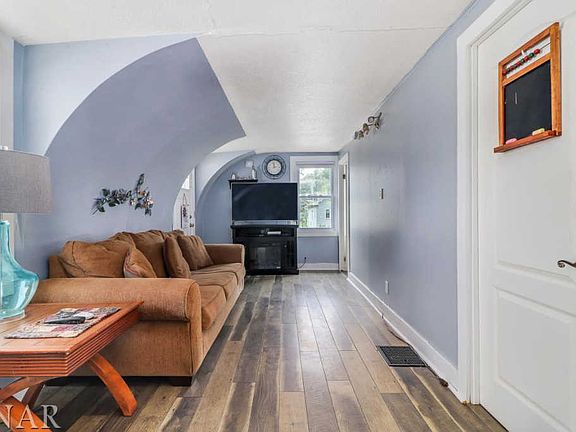 3rd image of 105 N Perry St