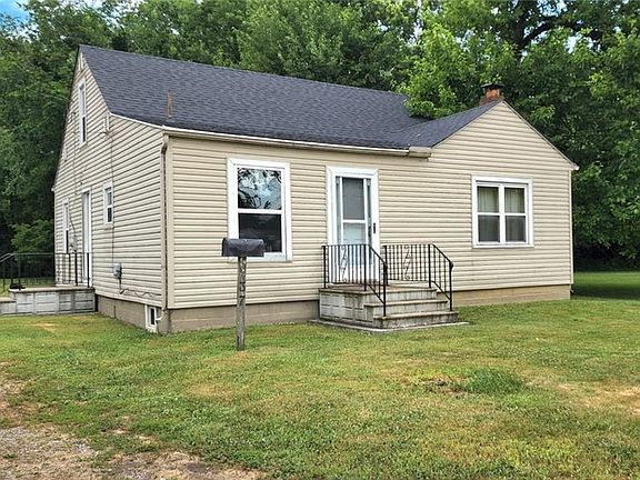 4th image of 37 Marilyn Ave