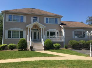 9 Sullivan Cir, Stoneham, MA 02180