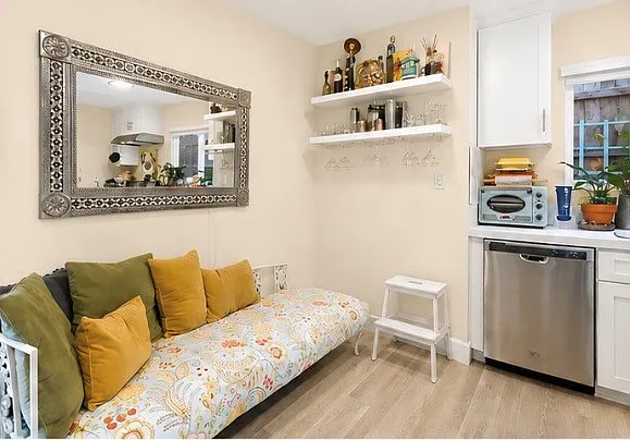 240 W Mariposa #A — Photo 4
