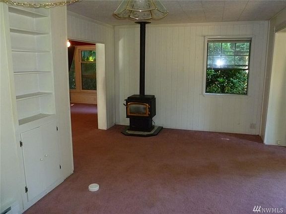 3rd image of 410 Henry St NE