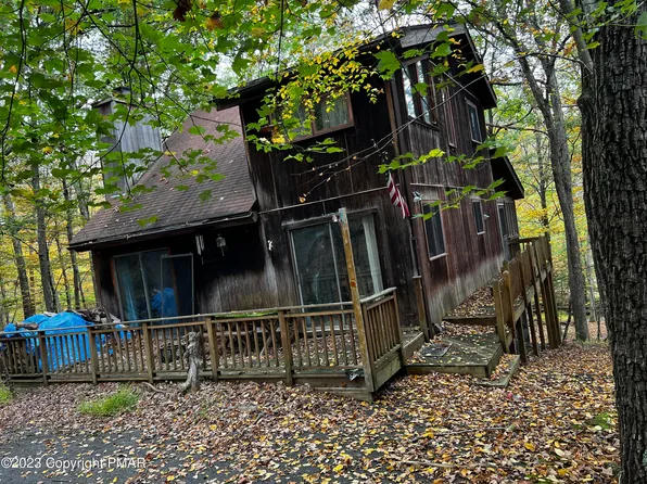 125 Bishop Ct, Bushkill, PA 18324