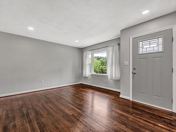 3rd image of 1214 Hamilton Ave SW