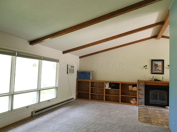 Living Room with Vaulted Ceiling and Gas
