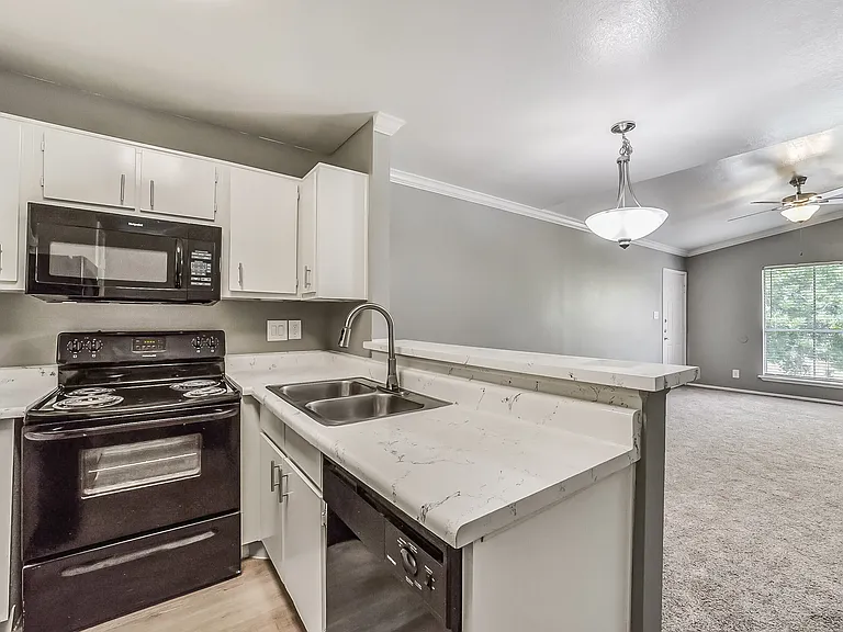 Spring Hill Village Apartments — Photo 12