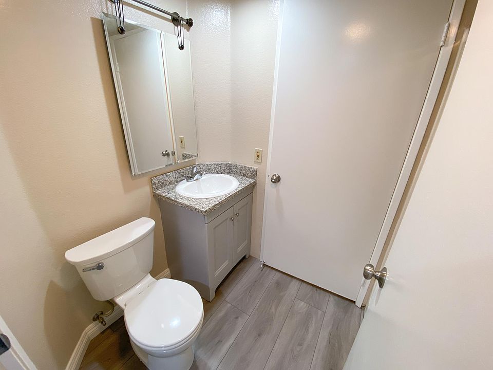 1st image of 2345 Merton Ave #131
