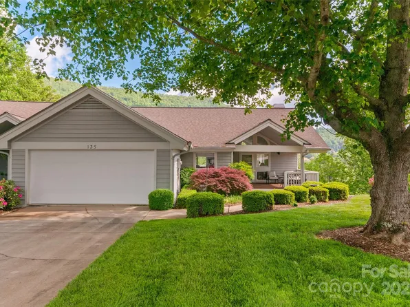 135 Oakcrest Ln, Waynesville, NC 28786