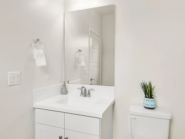 7284 Wembley St — Photo 30