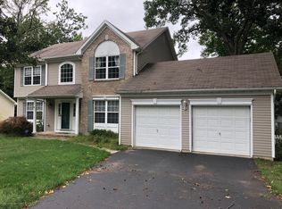 10 Robby Dr, Oakhurst, NJ 07755