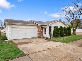 2428 Central Parkway Dr, Florissant, MO