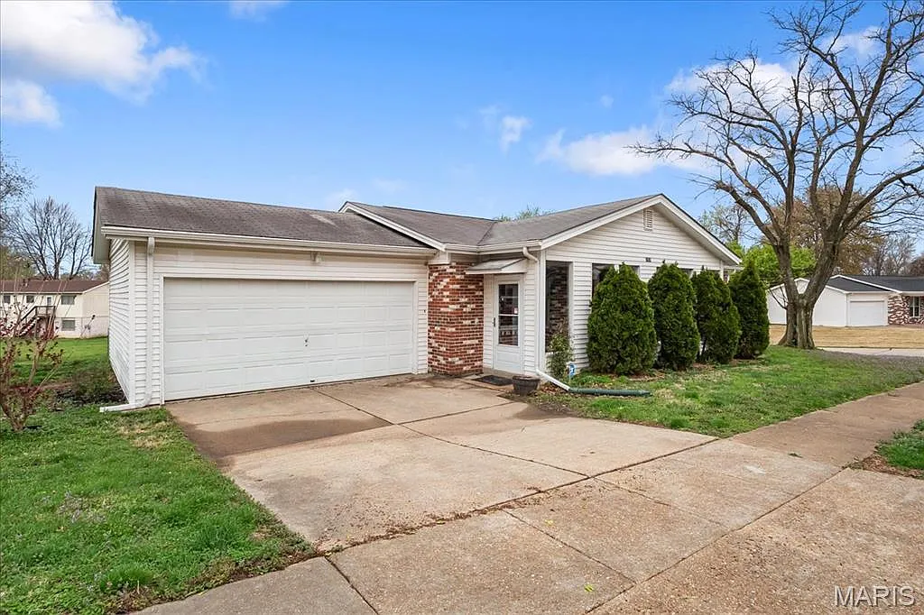 2428 Central Parkway Dr photo 1
