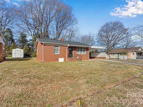 2nd image of 109 9th St SE