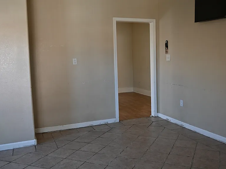 603 W 43rd Pl — Photo 33