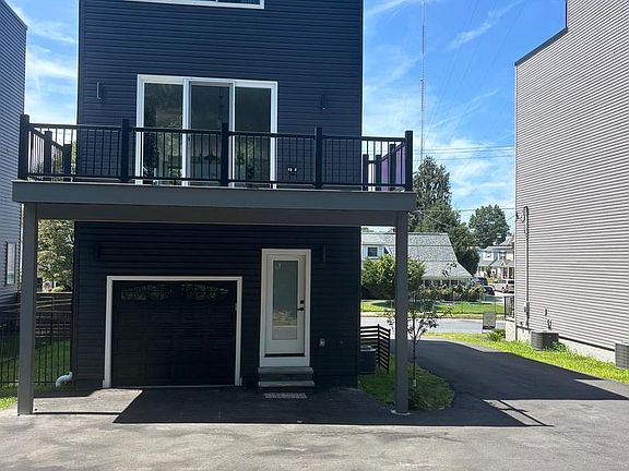 3rd image of 6983 Silverwood St