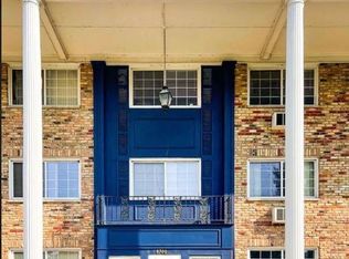 8300 31st St W #207, Minneapolis, MN 55426