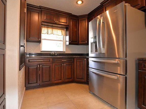 5th image of 2130 Suffield Dr