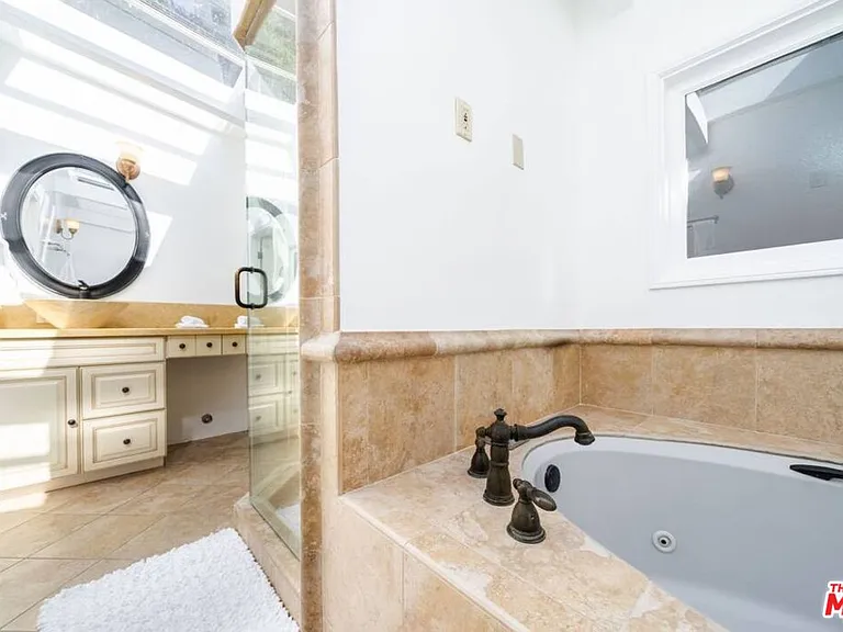 11331 Isleta St — Photo 32