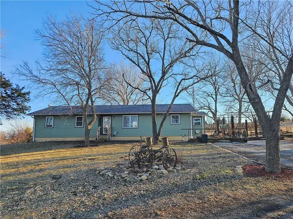 31881 NW Barton Rd, Garnett, KS 66032