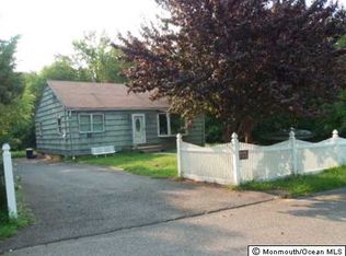 1 Pin Oak Rd, Englishtown, NJ 07726