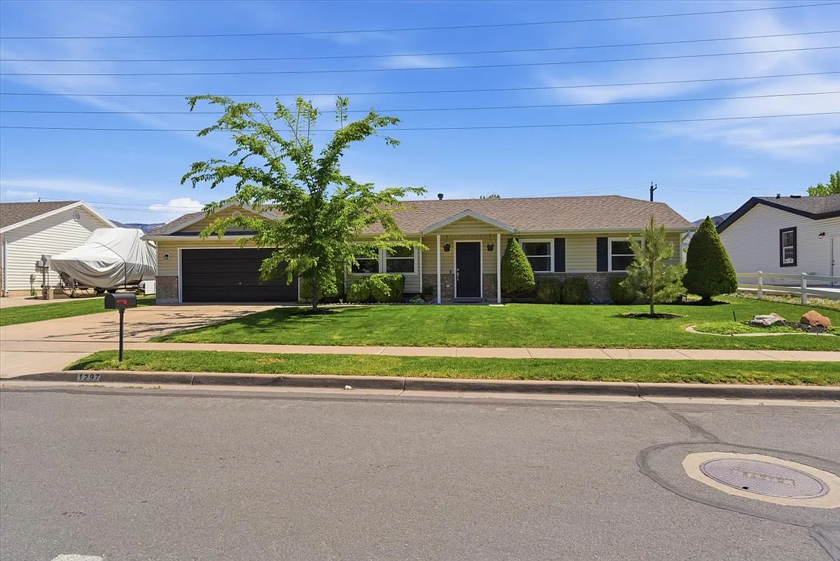 3 bed, 1176 sqft, $2,395 — Photo 1