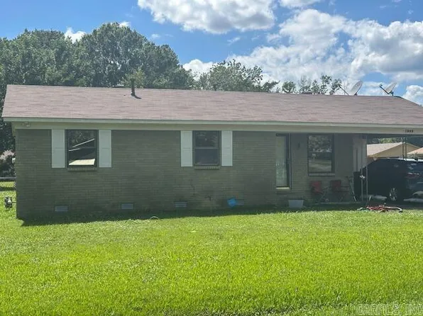 1202 Oakdale St, Lonoke, AR 72086